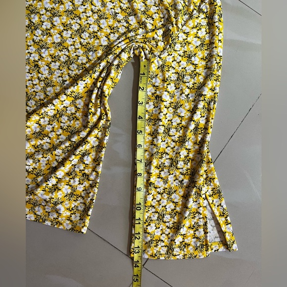 Nine West Women’s Slit Neck Long Sleeve Top yellow black white floral S - Picture 6 of 16